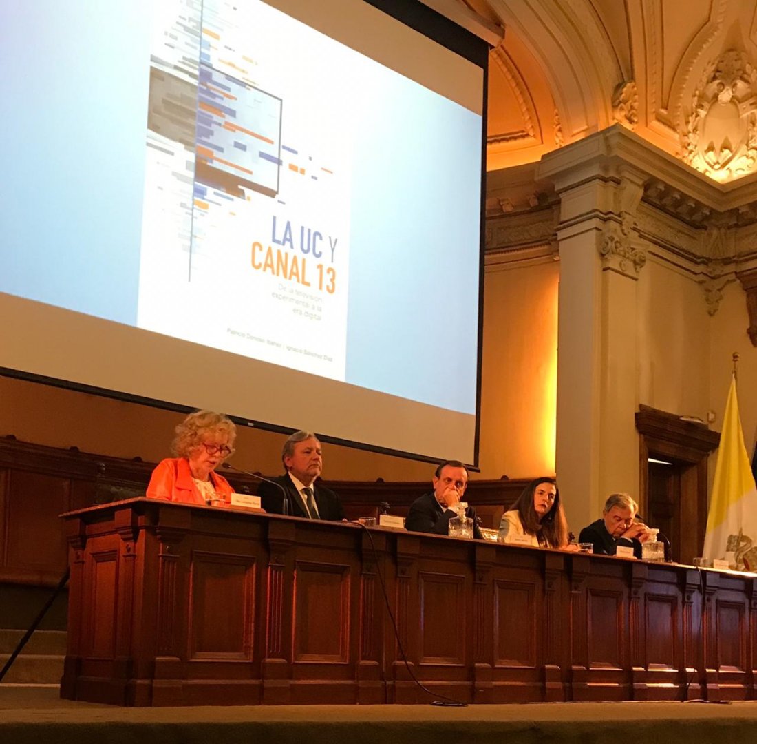 Presidenta CNTV presenta libro sobre la historia de la televisión de la Universidad Católica