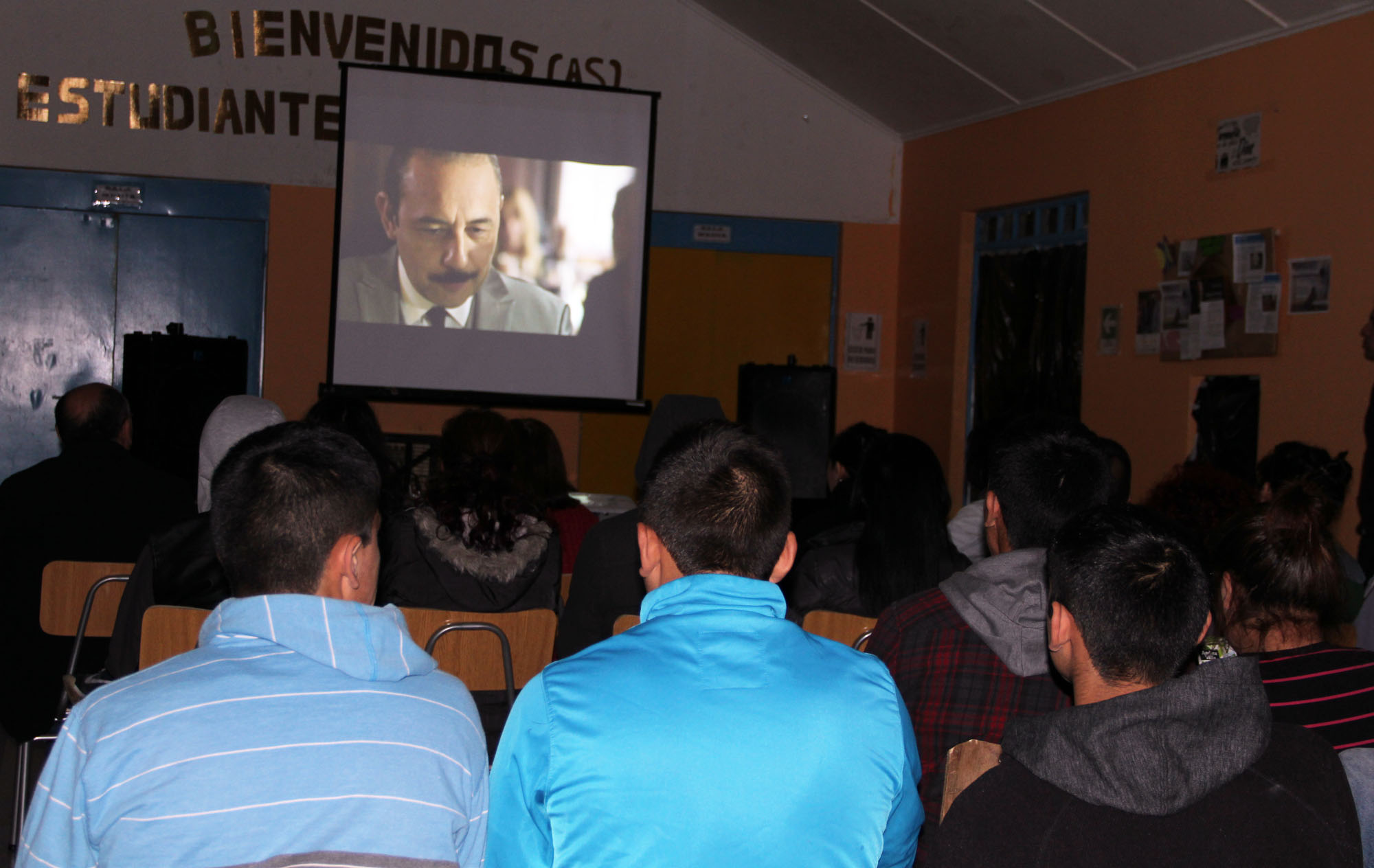 CNTV exhibe el primer capítulo de la serie «Príncipes de barrio» en centro de detención de menores en Valdivia