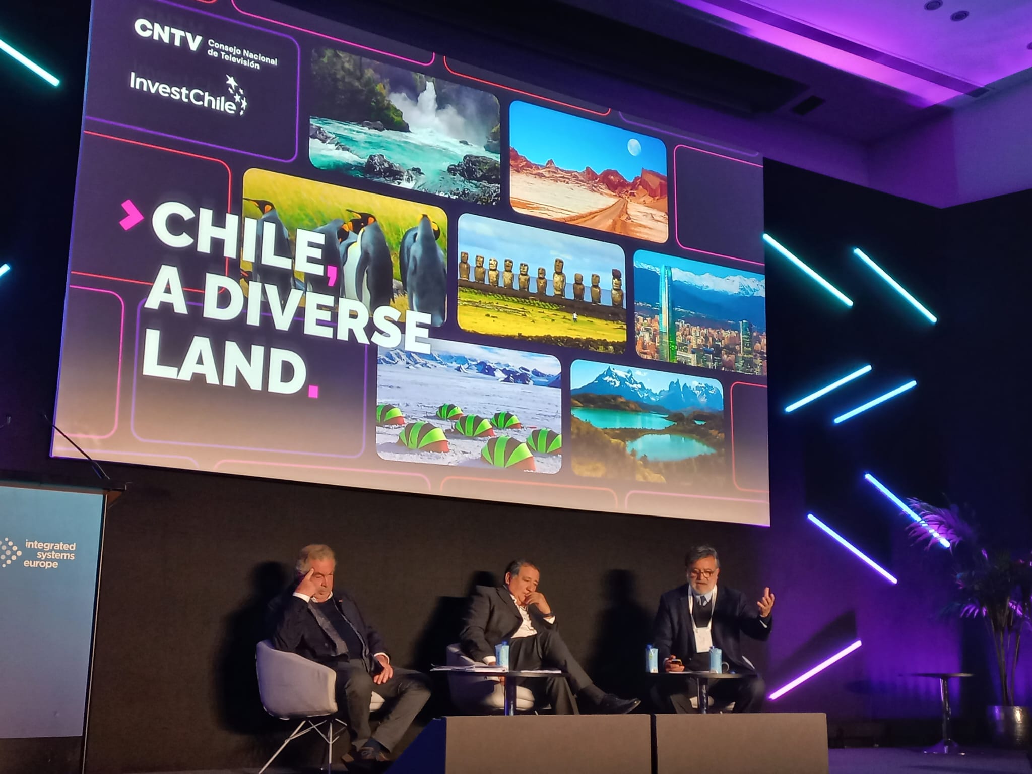 Presidente del CNTV expone en la mayor feria del sector audiovisual y de sistemas integrados del mundo