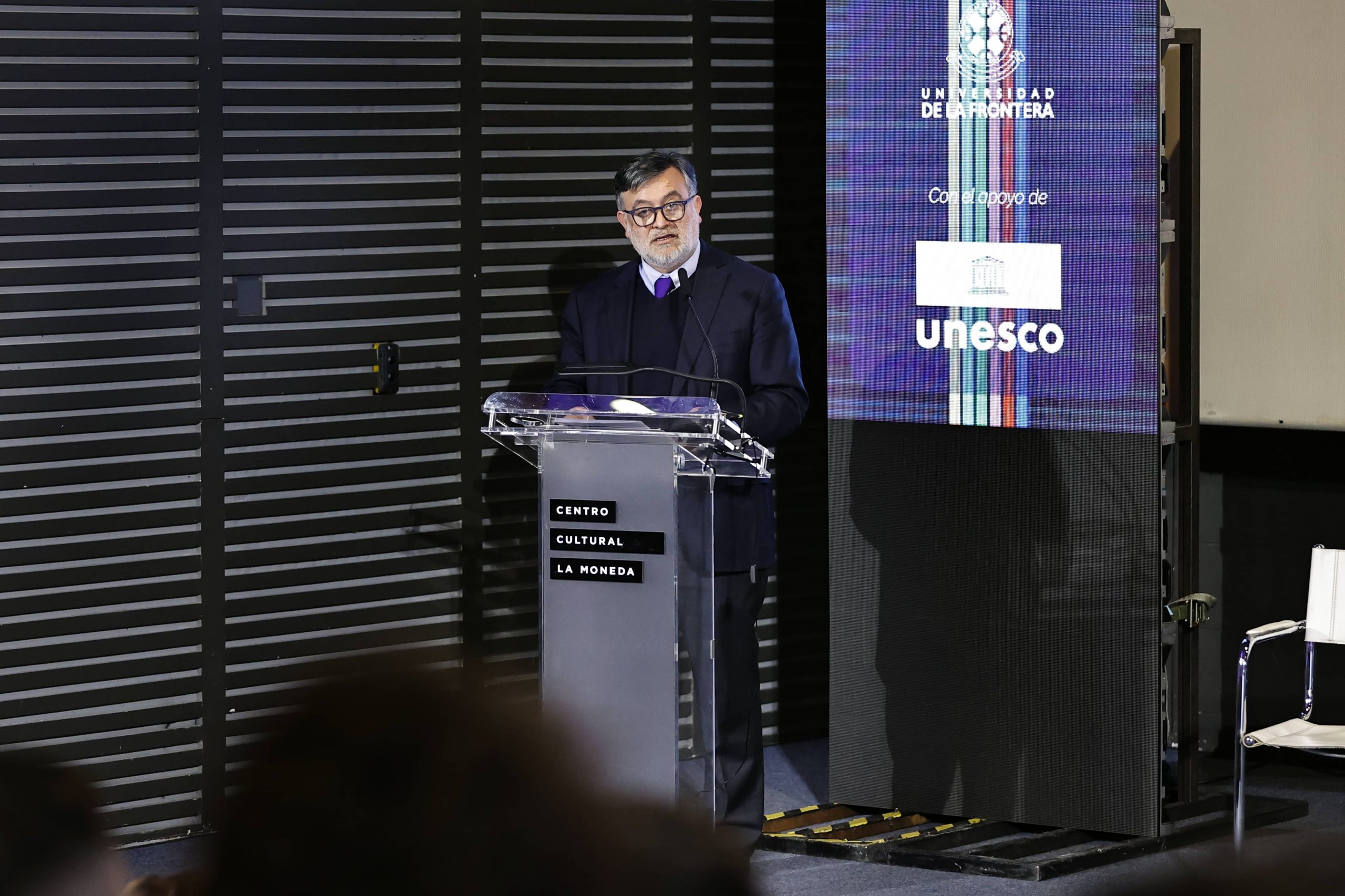 Seminario “La Televisión y sus Desafíos”:  Presidente del CNTV propone avanzar hacia una regulación más robusta en lo digital para la protección de las audiencias e infancia 